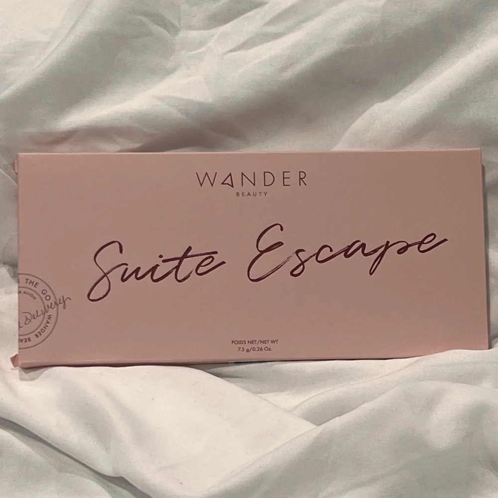 SUITE ESCAPE PALETTE ❤️💙💜💛🧡 - Picture 1 of 4